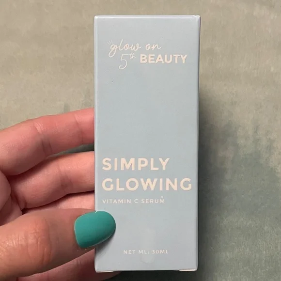 Glow on 5th Simply Glowing Vitamin C Serum & Keep It Handy Hand Cream - BUNDLE - Picture 4 of 10